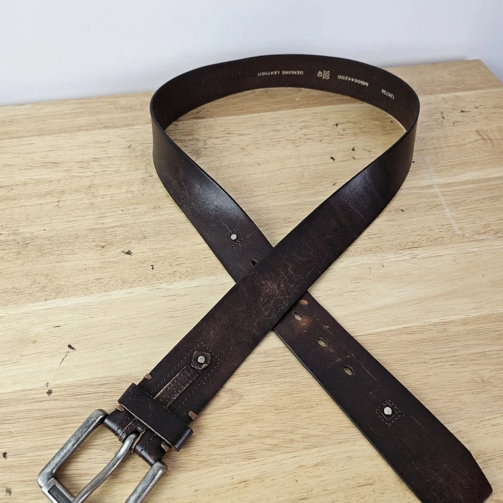 Fossil Mens Brown Leather Belt 40‎ Silver Buckle MB6644200 Casual Classic